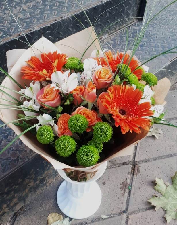 Букет цветов из: Герберы, Хризантемы, Альстромерии и Розы в Искре