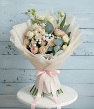 Букет цветов из:  Розы и Лизиантусы #REPLACE_PRED# Искре