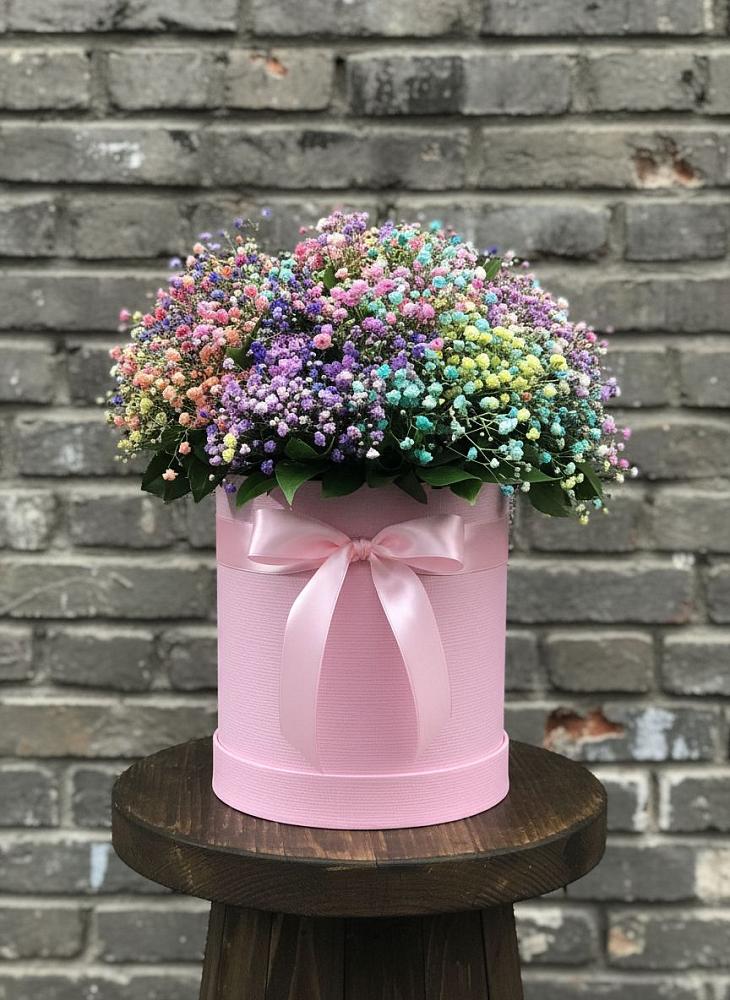 Цветочная композиция из Гипсофила и Розы в шляпной коробке в Искре