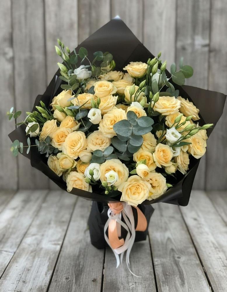 Букет цветов из: Розы и Лизиантусы в Искре