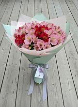 Букет цветов из:  Альстромерии в Искре