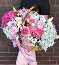 Композиция солнечный день в Искре Цветочная композиция из Розы, Хризантемы, Пионы и Лизиантусы в корзине в Искре