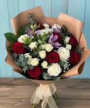 Букет цветов из:  Розы и Альстромерии в Искре