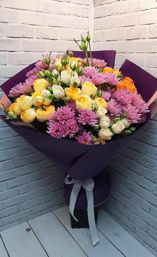 Букет цветов из: Хризантемы и Розы в Искре
