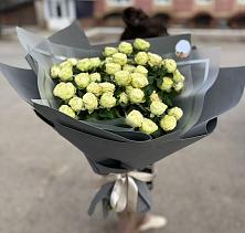 Букет Белые кустовые розы Солинеро в Искре