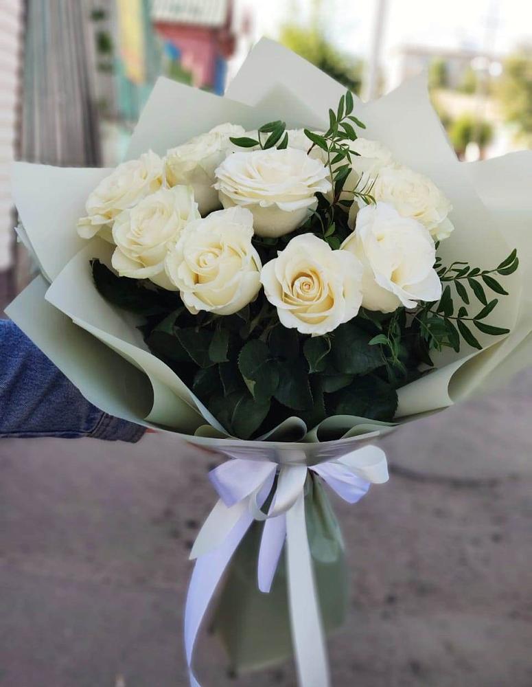 Букет Белые розы Проуд в Искре