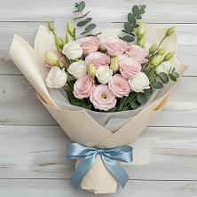 Букет цветов из:  Лизиантусы в Искре