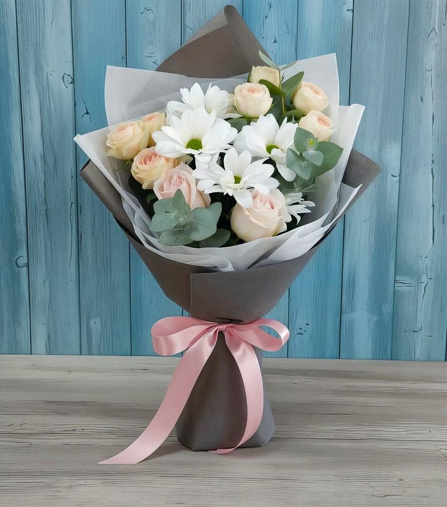 Букет цветов из: Хризантемы и Розы в Искре