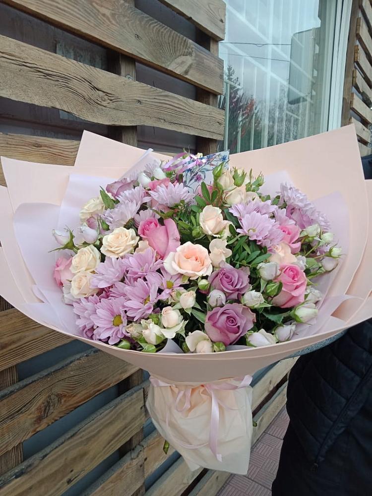 Букет цветов из: Розы и Хризантемы в Искре