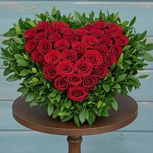 Цветочная композиция из Розы в виде сердца в Искре