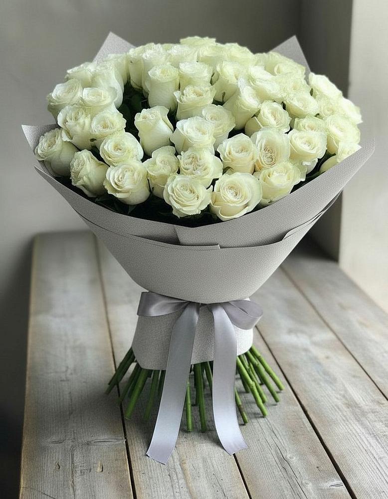 Букет 35 Белых роз в Искре