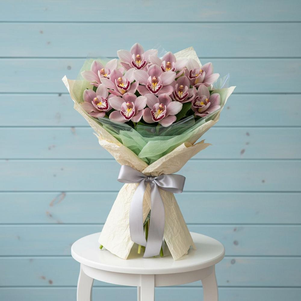 Букет цветов из: Орхидеи и Розы в Искре