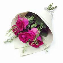 Букет цветов из:  Розы в Искре