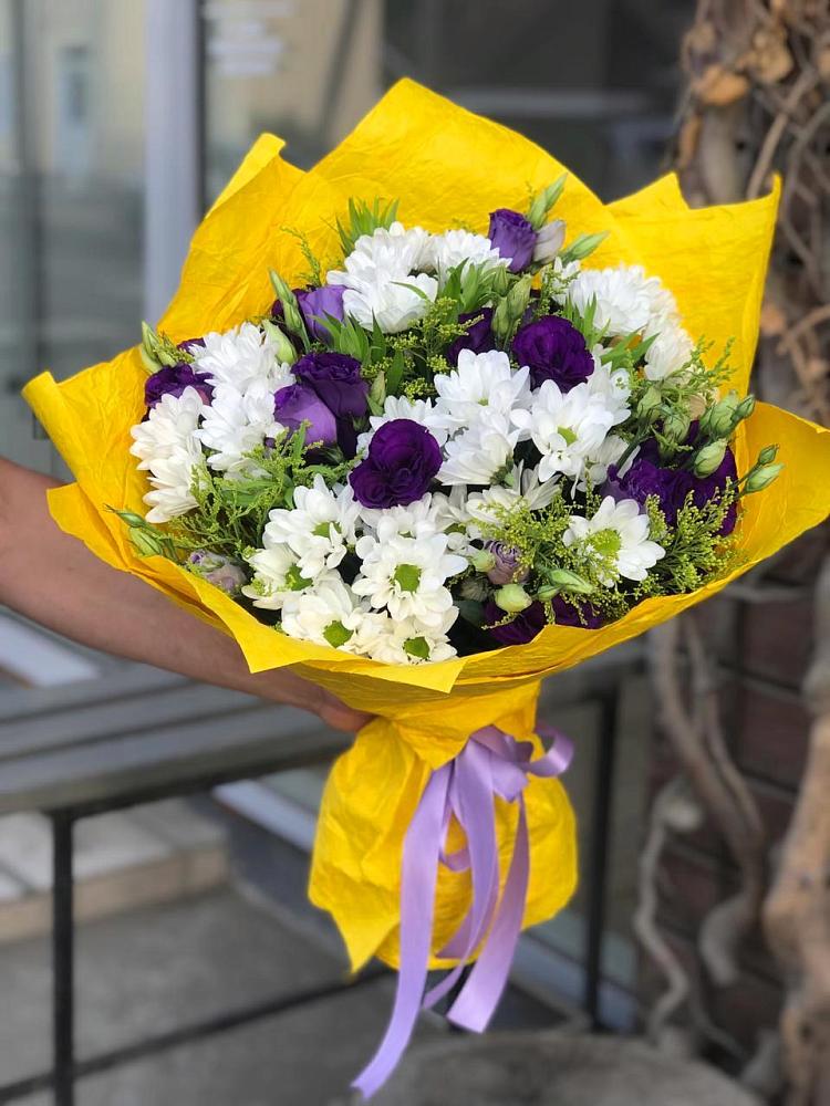 Букет цветов из: Ирисы, Хризантемы и Ромашки в Искре