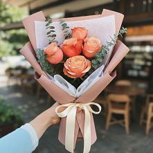 Букет цветов из:  Розы в Искре
