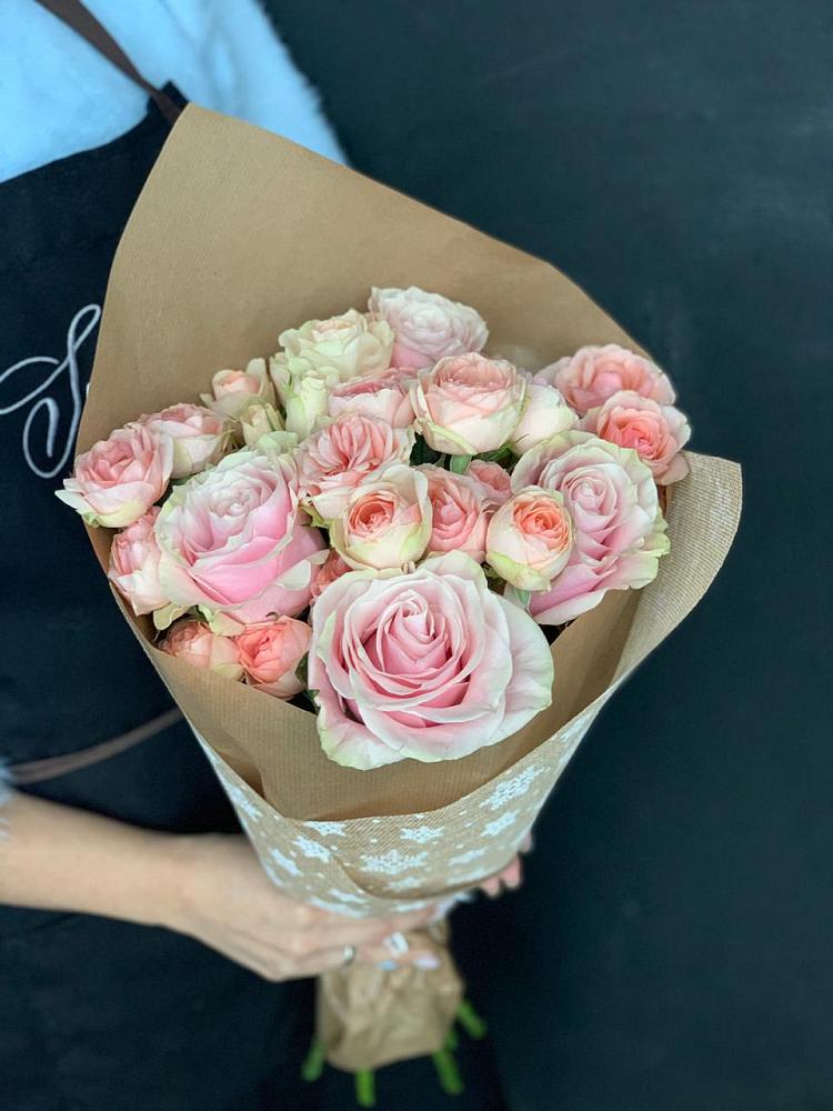 Букет цветов из: Хризантемы и Розы в Искре