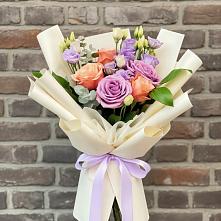 Букет цветов из:  Лизиантусы и Розы #REPLACE_PRED# Искре