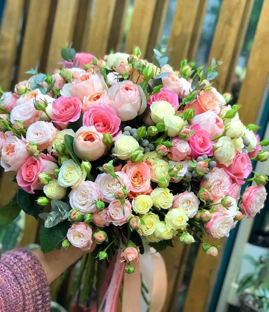 Букет цветов из: Розы в Искре