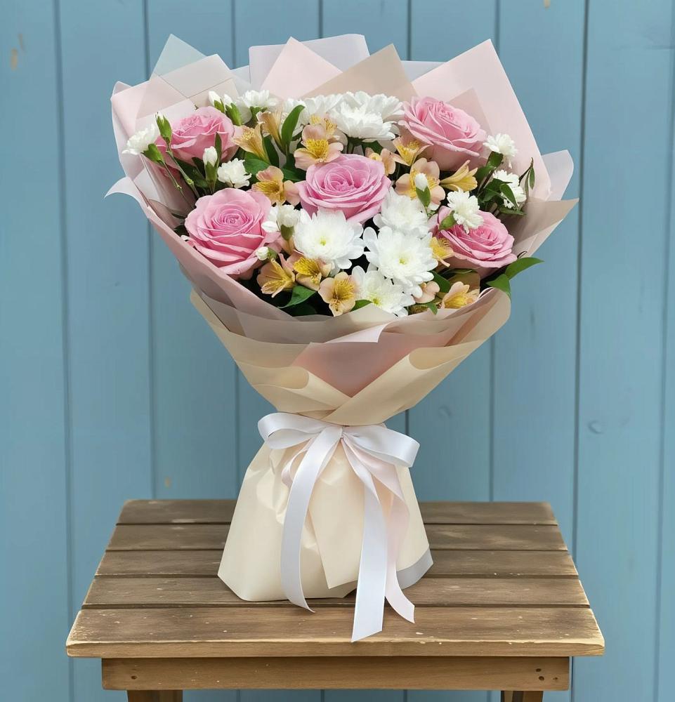 Букет цветов из: Гвоздики, Орхидеи и Розы в Искре