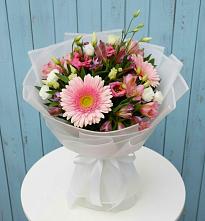 Букет цветов из:  Герберы, Альстромерии и Лизиантусы в Искре