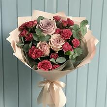 Букет цветов из:  Гвоздики и Розы в Искре