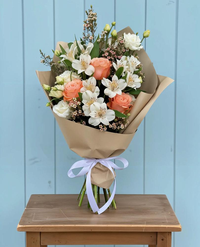 Букет цветов из: Альстромерии, Лизиантусы, Розы и Хризантемы в Искре